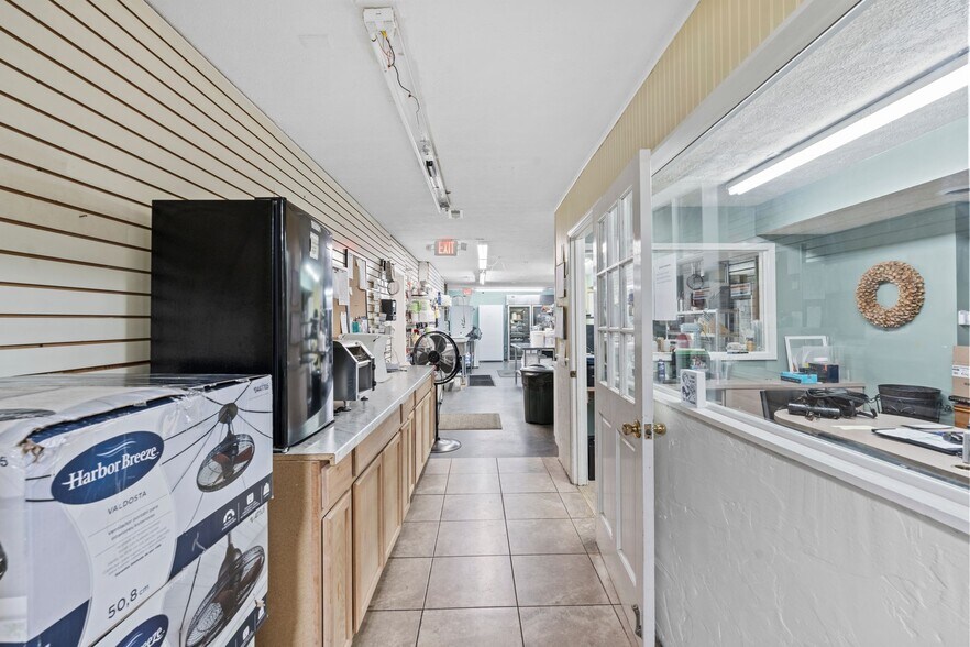 More Photos Of 808 Bypass Rd, Winchester Freestanding For Sale