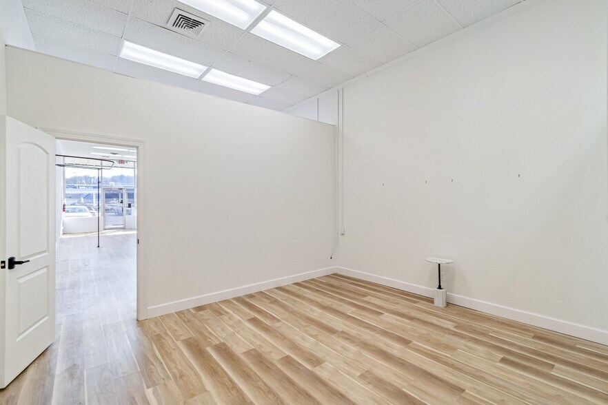 More Photos Of 1202 S James Campbell Blvd, Columbia General Retail For Lease