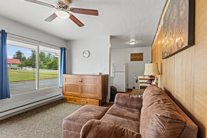 More Photos Of 787 N Central Blvd, Coquille Hotel For Sale