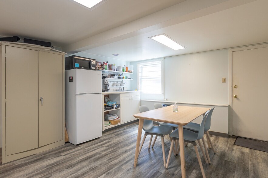 More Photos Of 3718 Grand Ave, Oakland Office For Sale