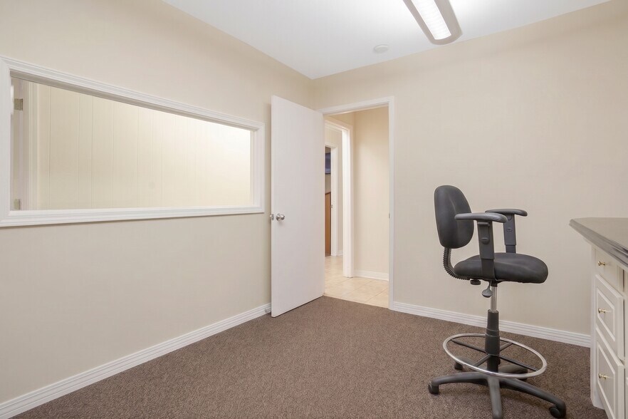 More Photos Of 6900 Fairfield Dr, Pensacola Office For Sale