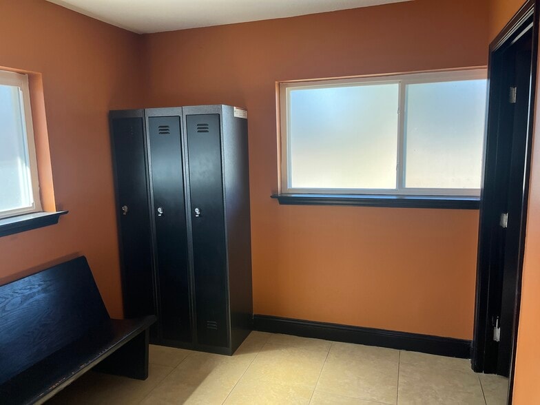 More Photos Of 3461 Peeler Rd, Jacksonville Sports And Entertainment For Sale