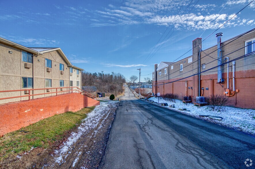 8857 University Blvd, Coraopolis, PA 15108 Hotel For Sale