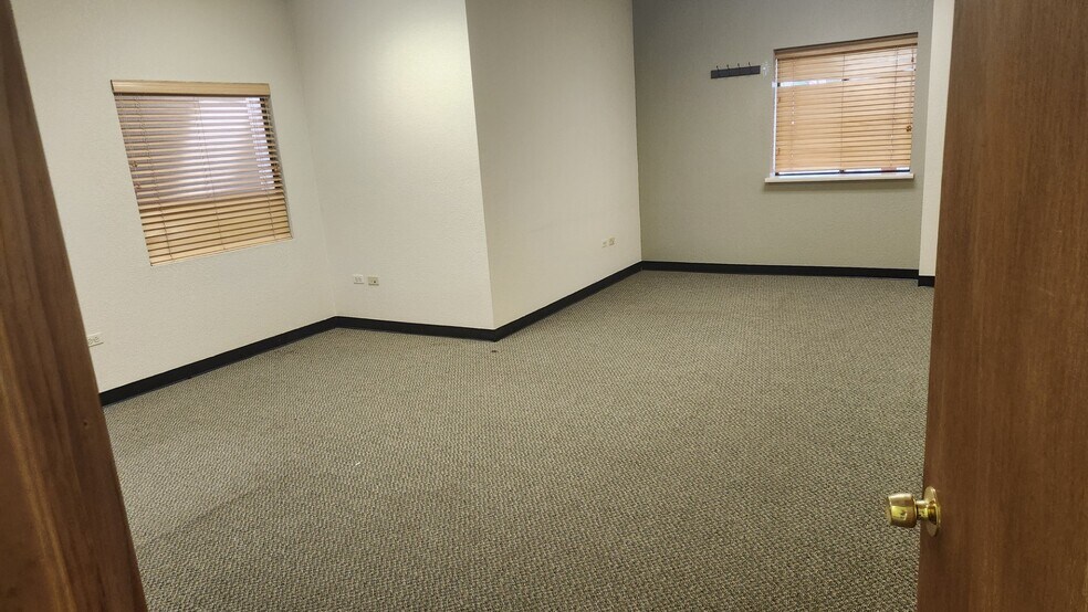 More Photos Of 9761 Titan Park Cir, Littleton Warehouse For Lease