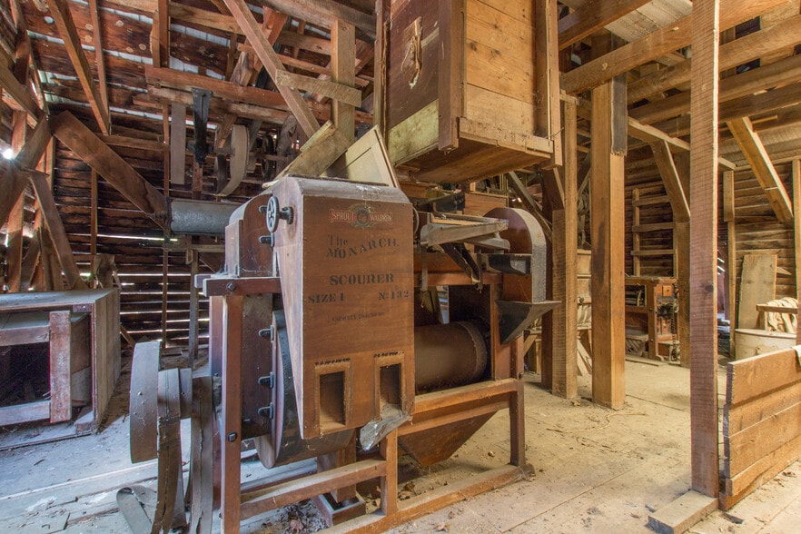 More Photos Of 21405 Parks Mill Rd, Abingdon Lodge Meeting Hall For Sale