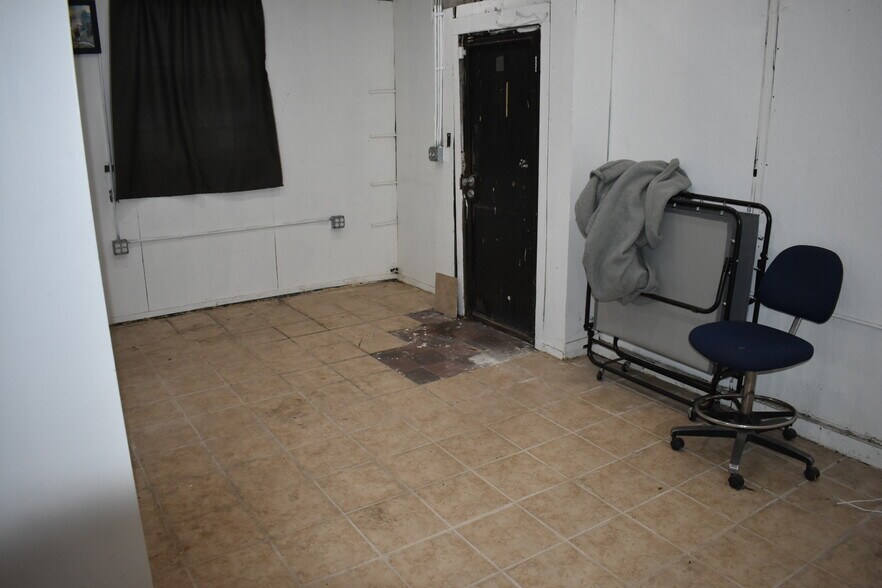 More Photos Of 4862 Compton Ave, Los Angeles Manufacturing For Sale