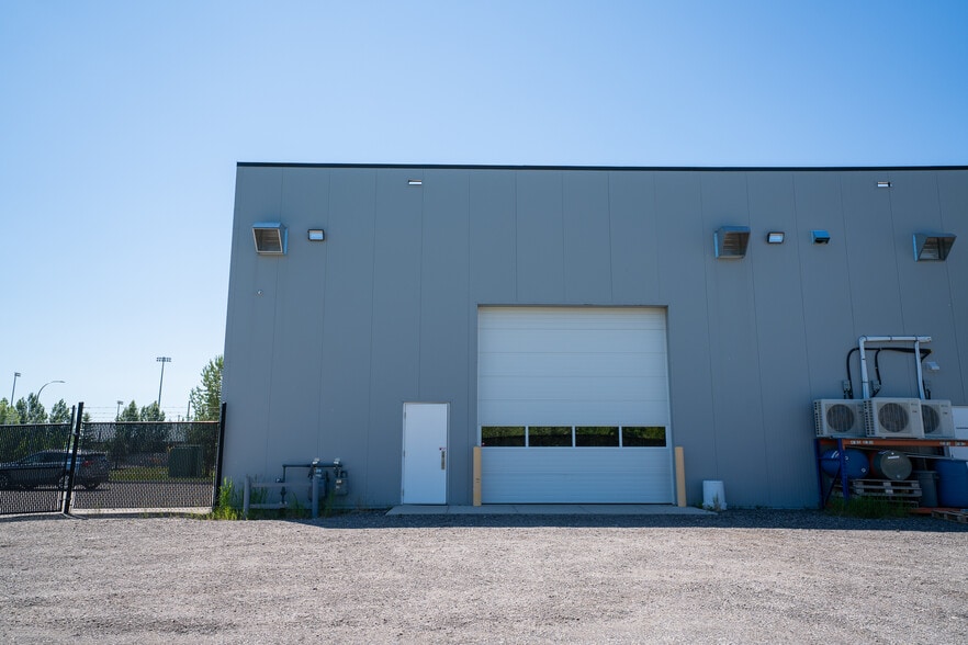 More Photos Of 231 Don Seaman Way, Okotoks Warehouse For Lease