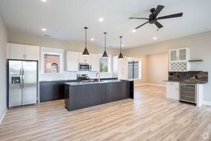 More Photos Of 1421-1422 Bainbridge St, Richmond Apartments For Sale