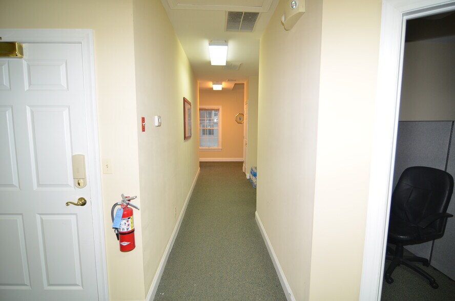 More Photos Of 4 Walter E Foran Blvd, Flemington Office For Sale
