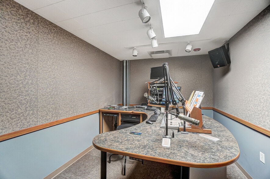 More Photos Of 150 E South College St, Yellow Springs Research And Development For Sale