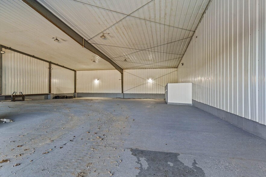 More Photos Of 558 Lucky Rd, Seymour Service For Sale