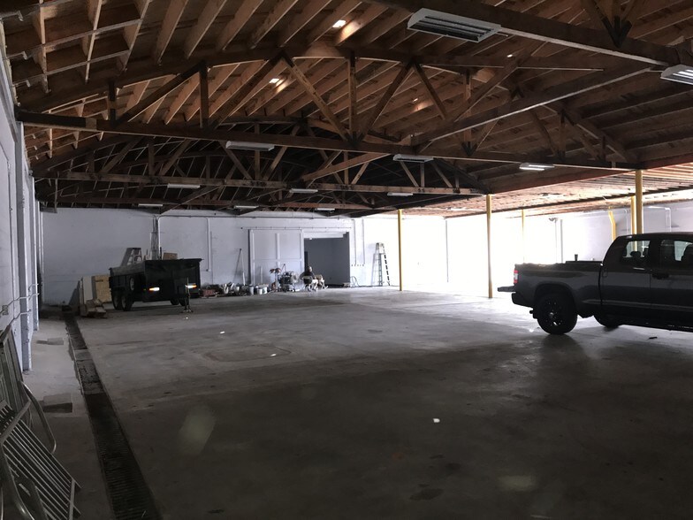More Photos Of 2525 Kansas Ave, Riverside Manufacturing For Sale