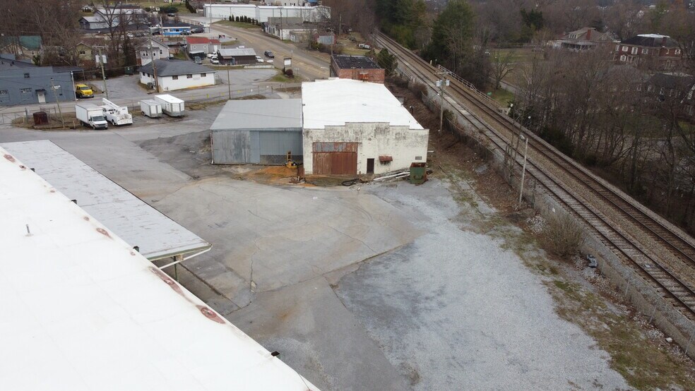 More Photos Of 109 E Hardin St, Greeneville Flex For Sale