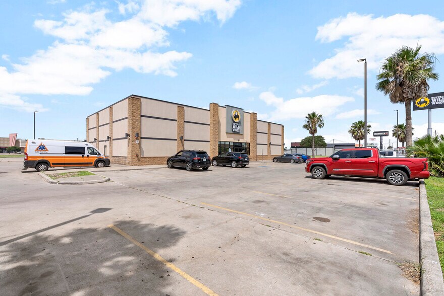 More Photos Of 2001 S Padre Island Dr, Corpus Christi Restaurant For Sale