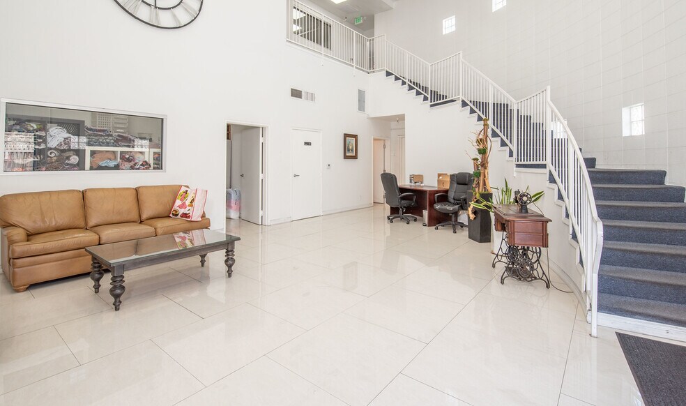 More Photos Of 800-808 E 29th St, Los Angeles Warehouse For Sale