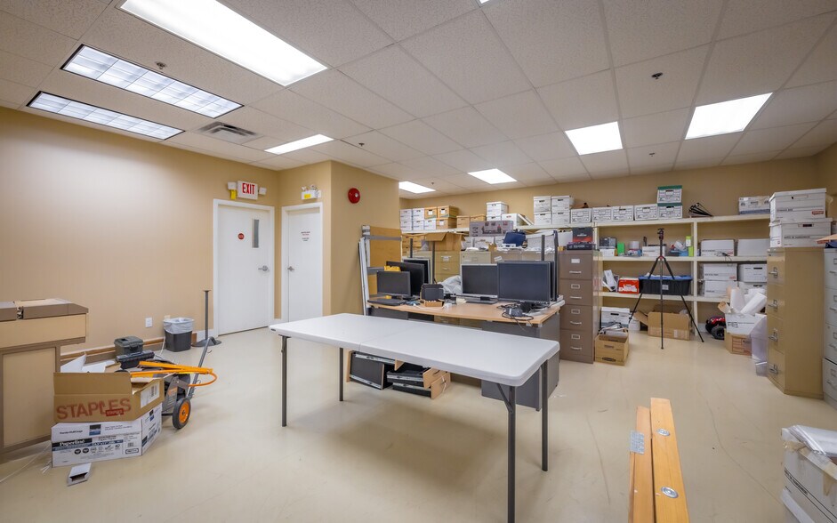 More Photos Of 29781 Fraser Hwy, Abbotsford Warehouse For Lease