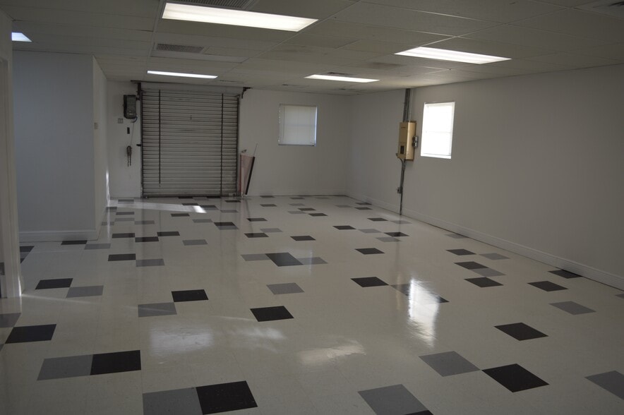 More Photos Of 2979 N 46th Ave, Saint Petersburg Office For Lease