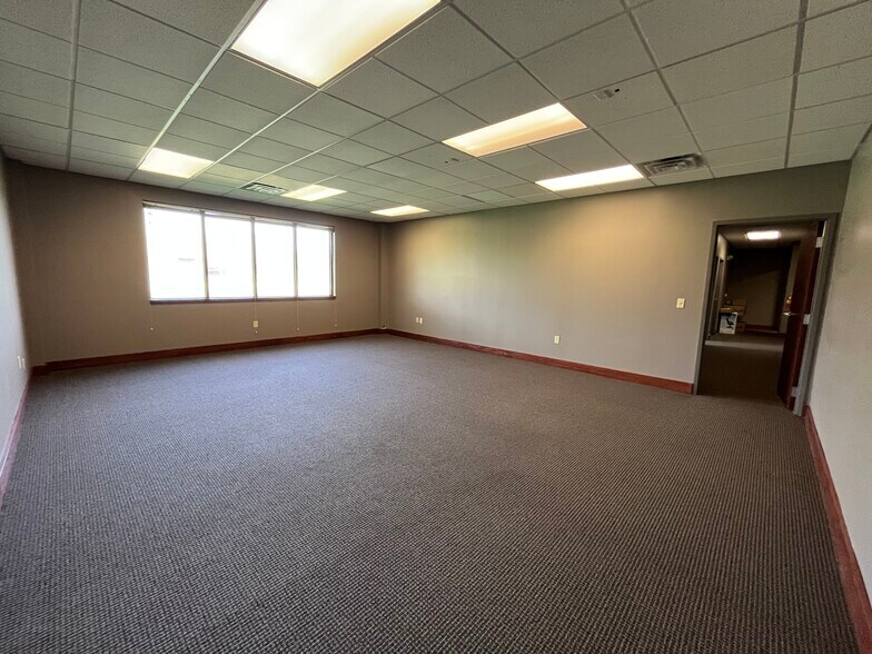 More Photos Of 7340 W 21st St N, Wichita Office For Sale
