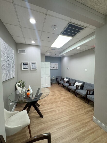 More Photos Of 475 W 55th St, Countryside Office For Lease