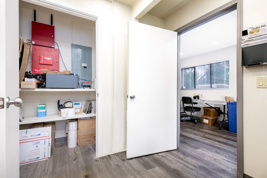 More Photos Of 810 Whispering Pines Ln, Grass Valley Refrigeration Cold Storage For Sale