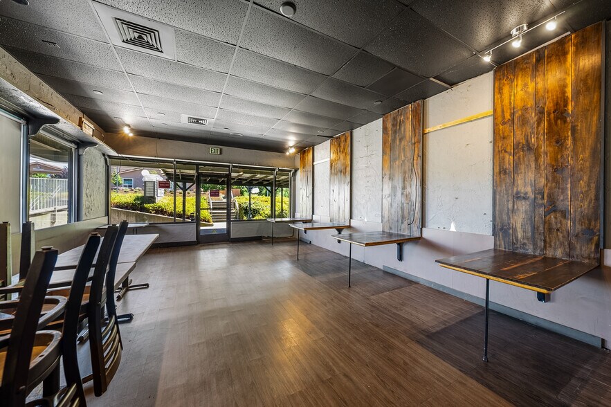 More Photos Of 2345 Ashland St, Ashland Freestanding For Lease