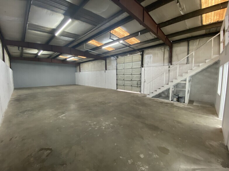 More Photos Of 13213 State Highway 155 S, Tyler Warehouse For Lease