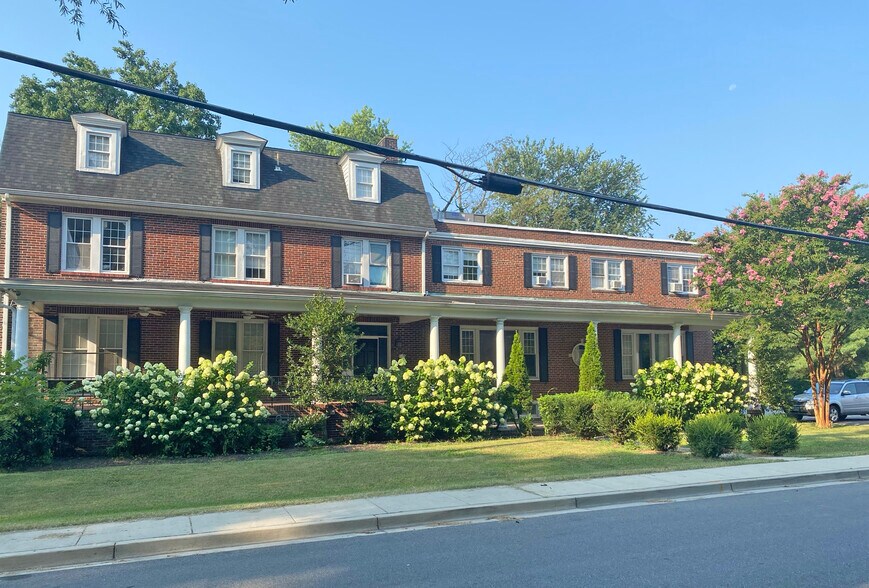 More Photos Of 4607 Knox Rd, College Park Sorority Fraternity House For Sale