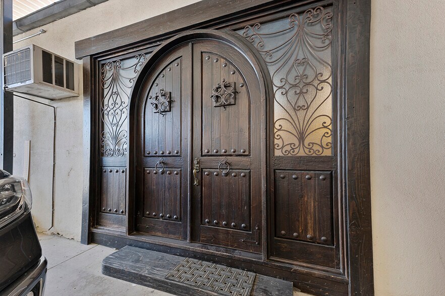 More Photos Of 7438 Varna Ave, North Hollywood Warehouse For Sale