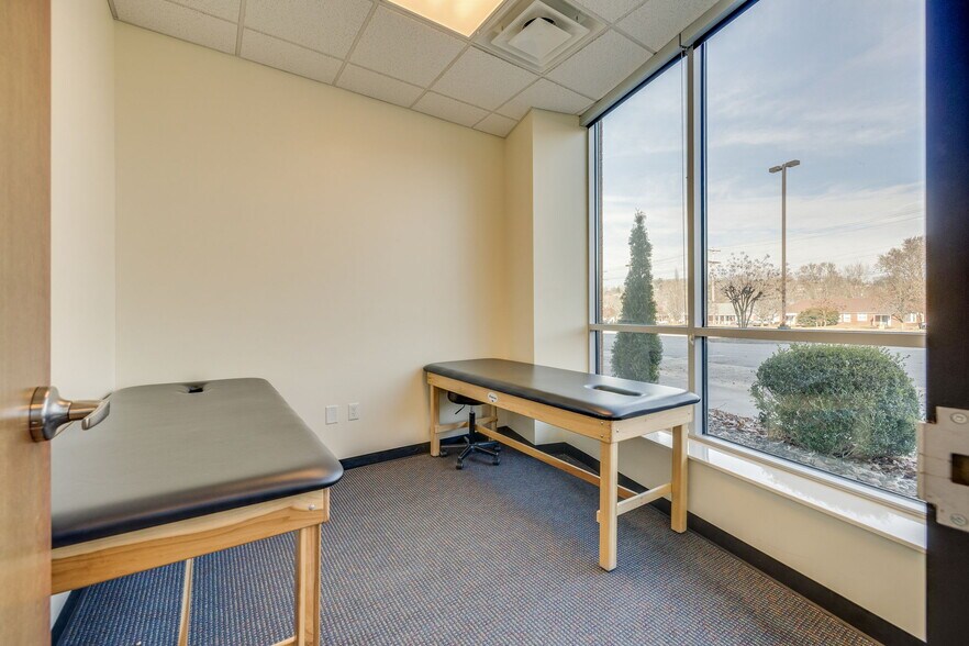 More Photos Of 400-444 Clinchfield St, Kingsport Medical For Sale