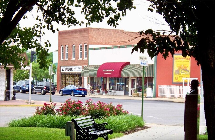 More Photos Of 120 W Peoria St, Paola General Retail For Sale