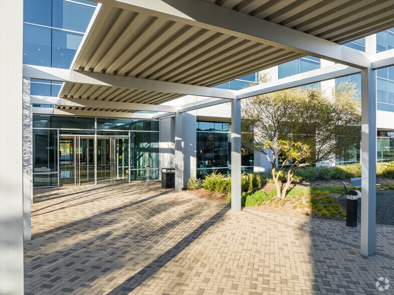 More Photos Of 6080 Tennyson Pky, Plano Office For Lease