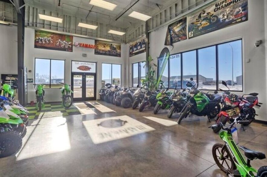 More Photos Of 111 NE 45th Ave, Minot Showroom For Lease