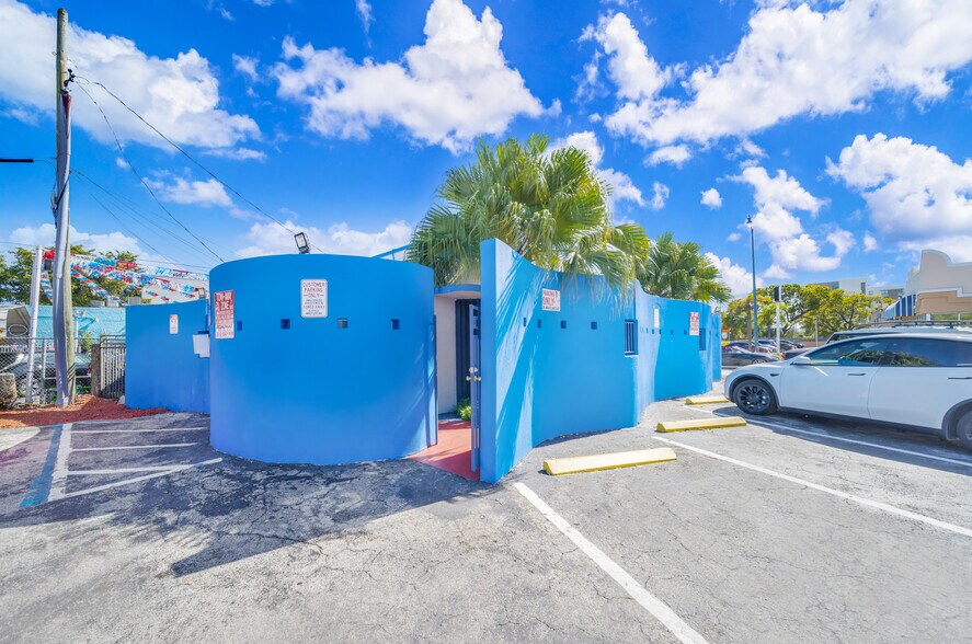 More Photos Of 2945 SW 8th St, Miami Medical For Sale