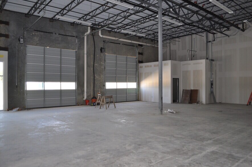 More Photos Of 550 W Round Grove Rd, Lewisville Showroom For Lease