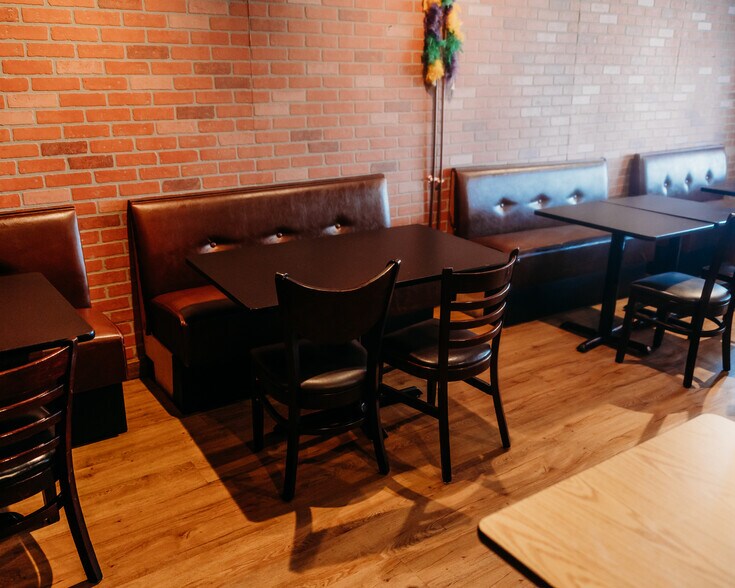 More Photos Of 221 Shaw St, New London Bar For Lease