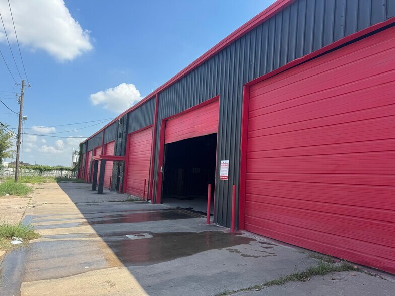 Primary Photo Of 521 N Bryan St, Houston Manufacturing For Lease