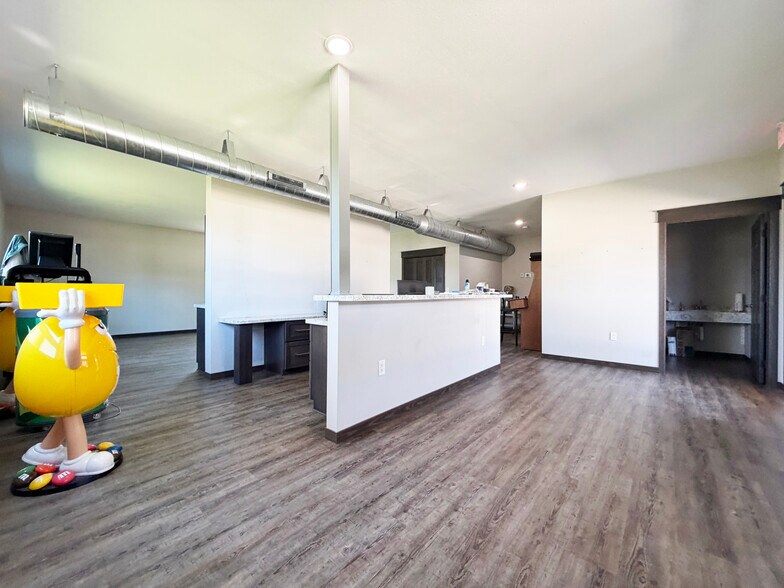 More Photos Of 359 Elm st, New Auburn Freestanding For Sale