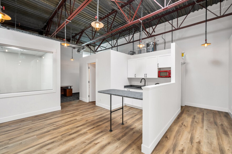 More Photos Of 17750 65A Av, Surrey Showroom For Sale