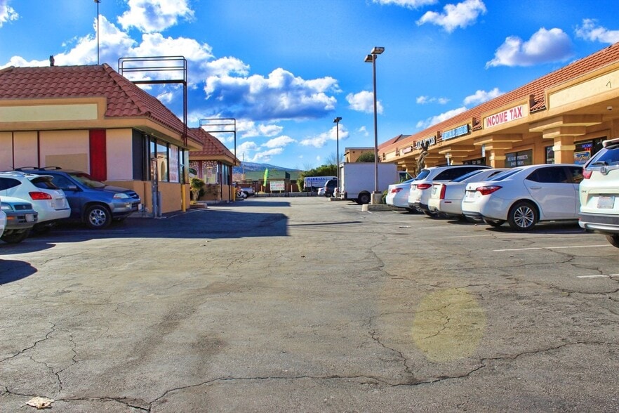 More Photos Of 323-327 E Palmdale Blvd, Palmdale General Retail For Lease