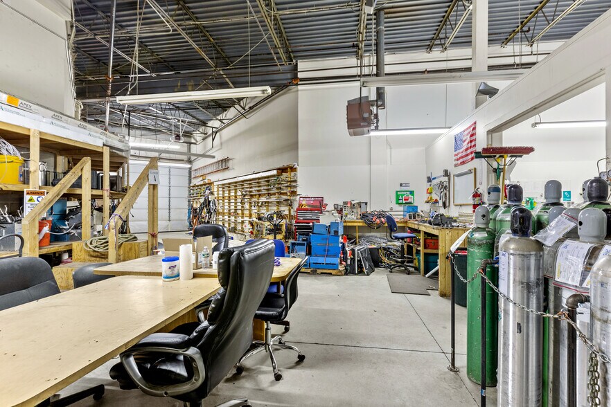 More Photos Of 2 New Pasture Rd, Newburyport Light Manufacturing For Sale