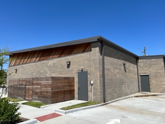 More Photos Of 2702 Yale St, Houston Freestanding For Sale