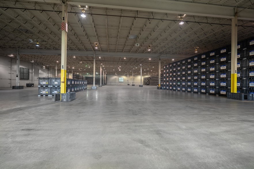 More Photos Of 1924 County Rd 3000 N, Rantoul Warehouse For Lease