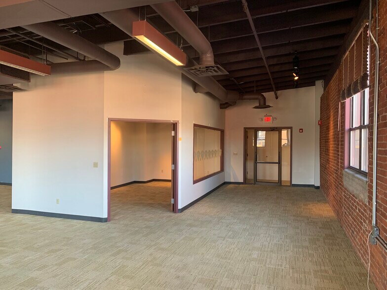 More Photos Of 10-14 E Worcester St, Worcester Office For Lease