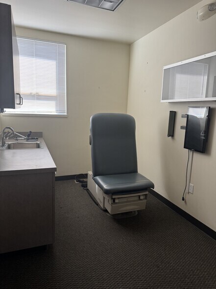 More Photos Of 80 Arch St, Redwood City Medical For Sale