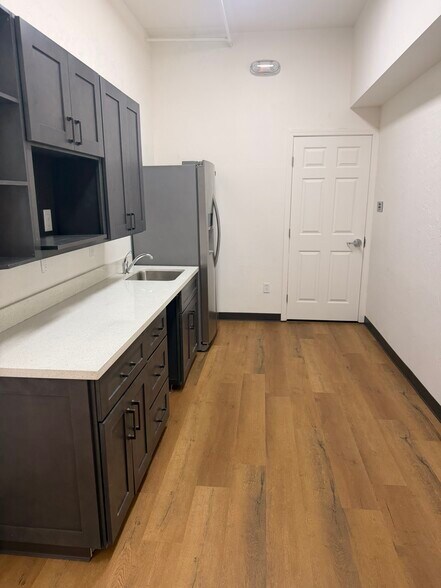 More Photos Of 423-425 Bancroft Ave, San Leandro Freestanding For Lease