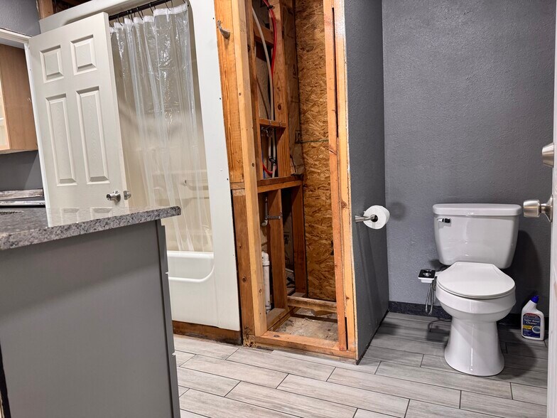 More Photos Of 603 Lake Murray Dr E, Ardmore Flex For Sale