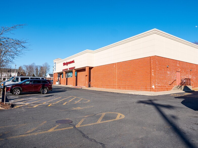 More Photos Of 1 Plymouth St, Holbrook Drugstore For Sale
