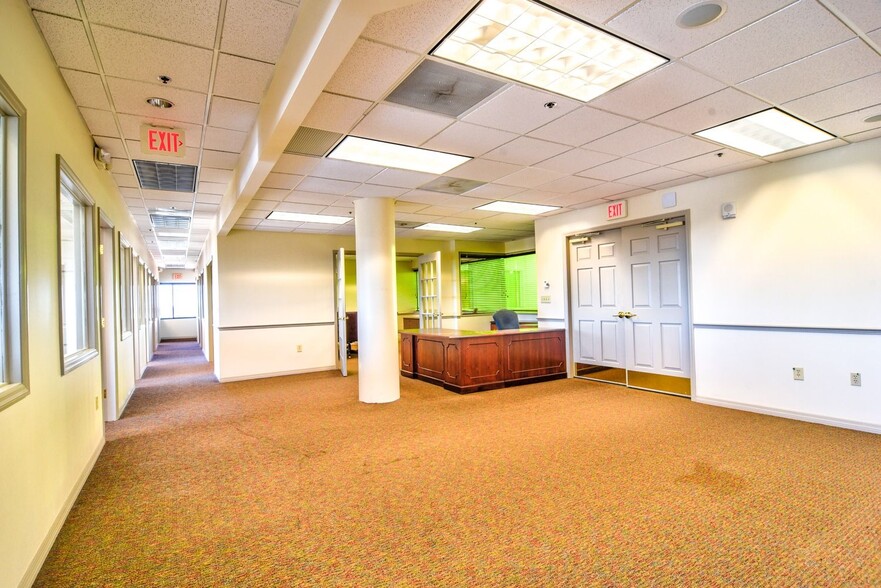 More Photos Of 1150 Cleveland St, Clearwater Office For Lease