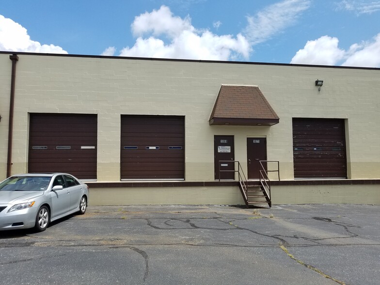 More Photos Of 1057-1099 Taft St, Rockville Warehouse For Lease