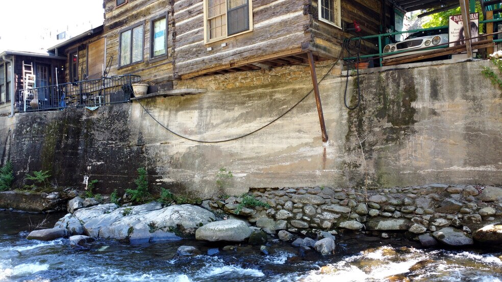 More Photos Of 377 Parkway, Gatlinburg Freestanding For Sale